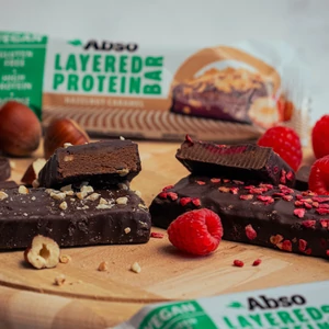 Kép 2/2 - Abso Layered Protein Bar Kínáló (15db x 50 g) - MIX vegán fehérjeszelet